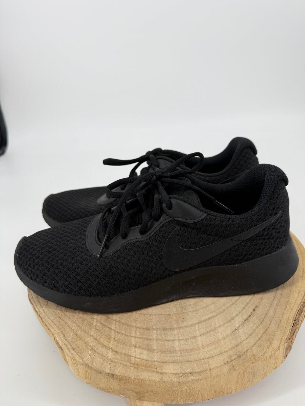 Nike Tanjun Triple Black Mesh Running Shoes Sneakers SZ 9 Clean Girl Minimalist